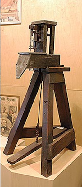 BREVE HISTORIA DE LA MAQUINA DE COSER